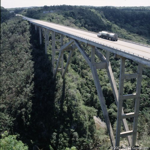 Bridge over Rio Canímar (Click for next image)