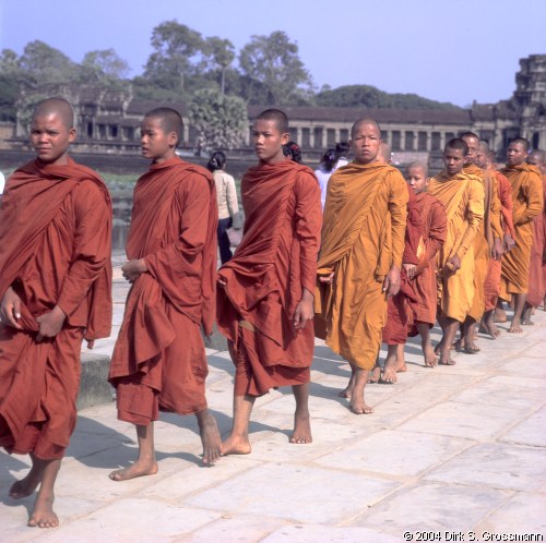 Monks at Angkor Wat 1 (Click for next image)