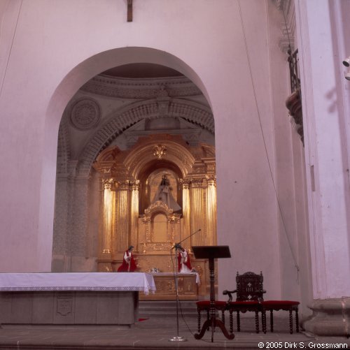 Altar of Iglesia Merced (Click for next image)