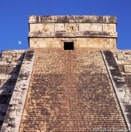Top of the Pirámide de Kukulcan 2 (Click for next image)