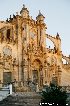 La Fachada de la Catedral San Salvador (Click for next image)