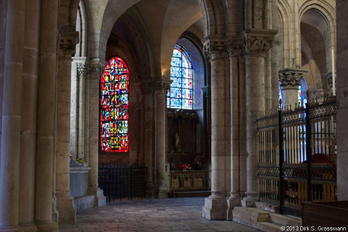 Interior of Église Staint-Nicolas (Click for next image)