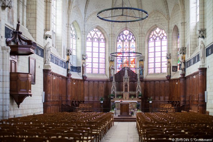 Interior of Collégiale Notre-Dame (Click for next image)