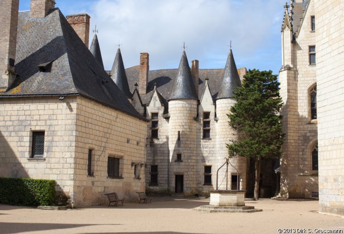 Château de Montreuil-Bellay (Click for next image)