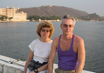 Yvonne and Dirk with Udaipur City Palace