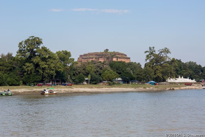 Ayeyarwaddy River with Pa Hto Taw Gyi (Click for next image)
