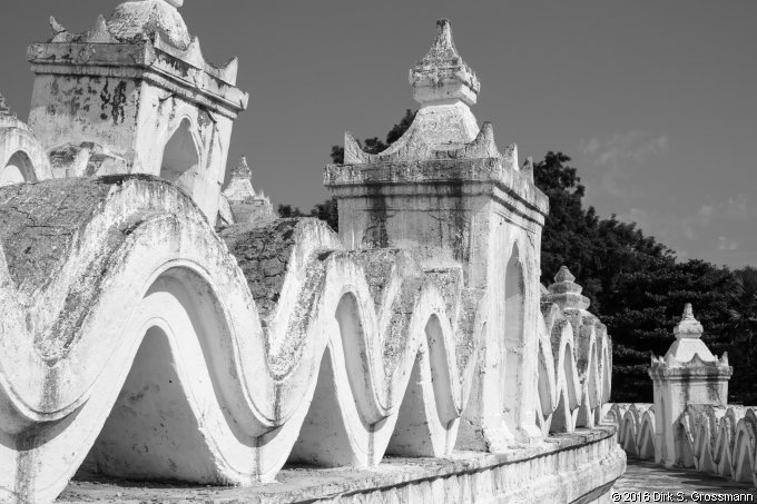 Sat Taw Yar Pagoda (Click for next image)