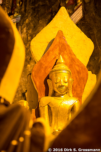 Buddha Statue in the Pindaya Caves