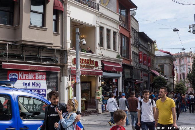 Istiklal Caddesi (Click for next image)